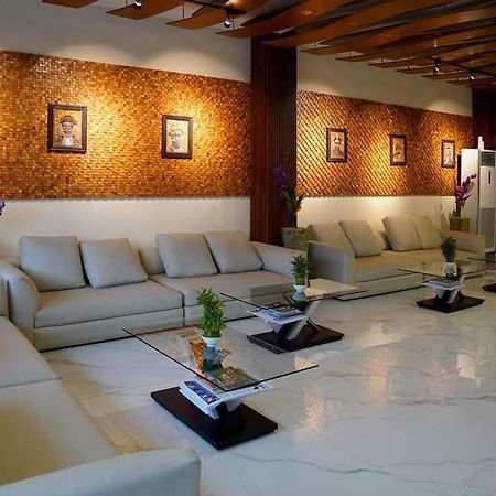 Elohim Hotel Sentani Джаяпура Екстериор снимка