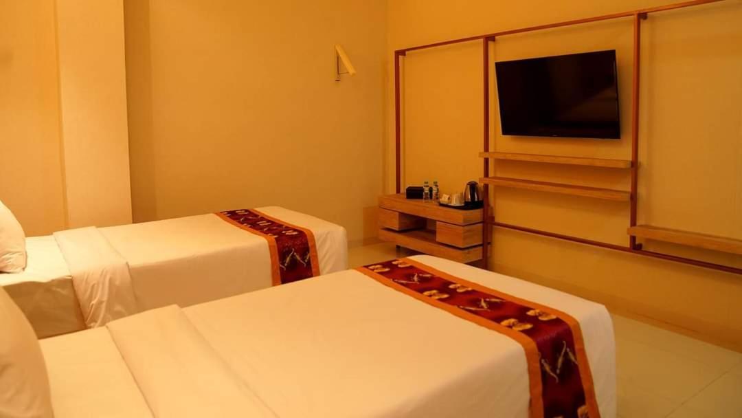 Elohim Hotel Sentani Джаяпура Екстериор снимка